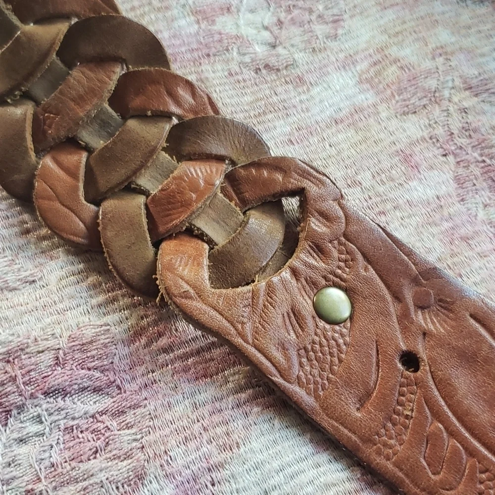 Floral embosed breided brown leather woman belt